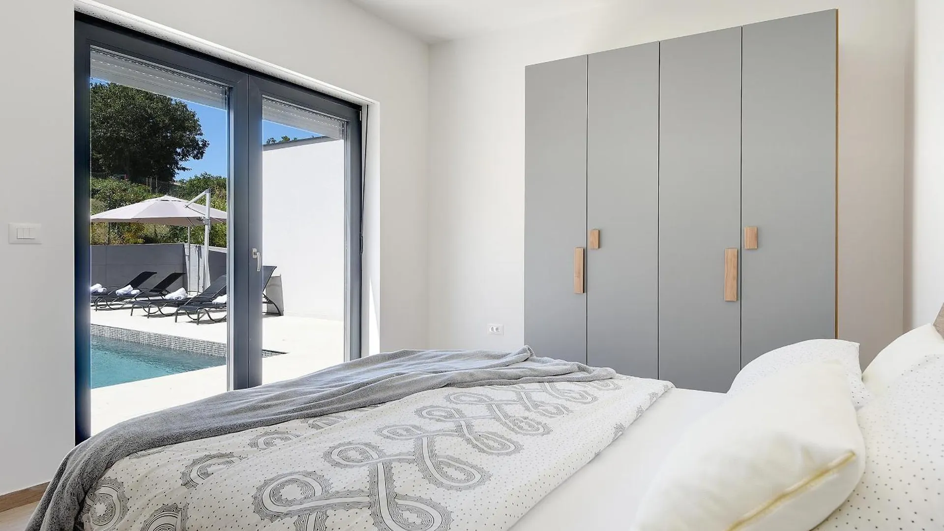 Villa Nauta - Beautiful Ground Floor Villa For 4 People With Playground & Sauna Pula Vintijan