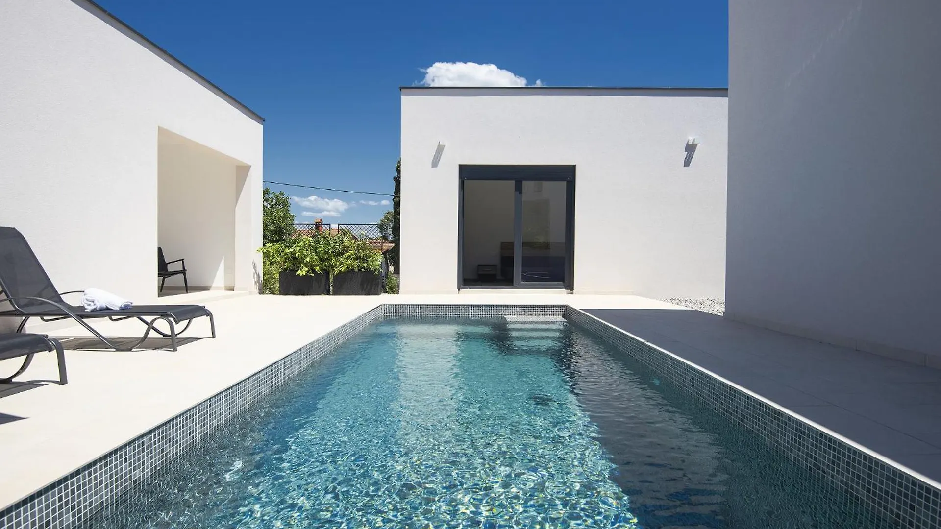 Villa Nauta - Beautiful Ground Floor Villa For 4 People With Playground & Sauna Pula Vintijan